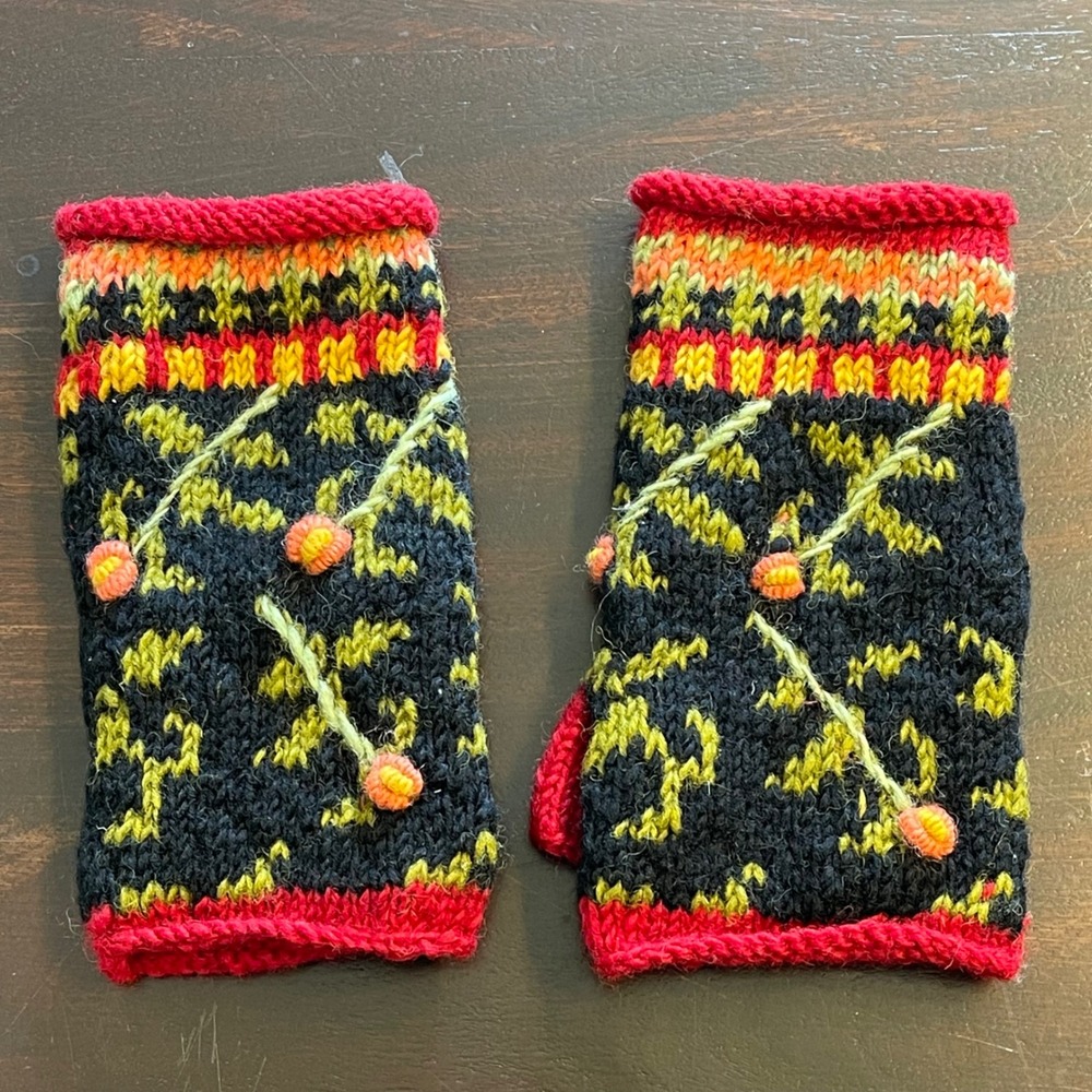 Lost Horizons‎ Handmade Nepal Wool Fleece Lined Fingerless Mittens Floral Red